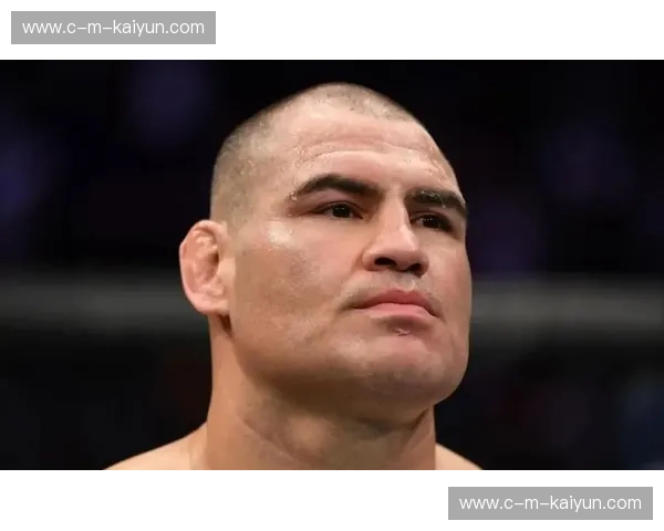 巅峰的坠落与艺术的加冕:复盘UFC188凯恩vs温盾的史诗之战